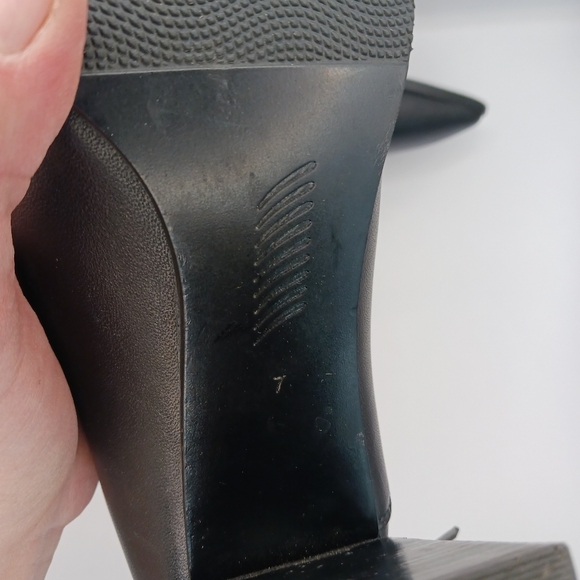 Paige Black Kenna Ankle Heel Booties Sz 7 Womens Leather Point Toe - Picture 12 of 12